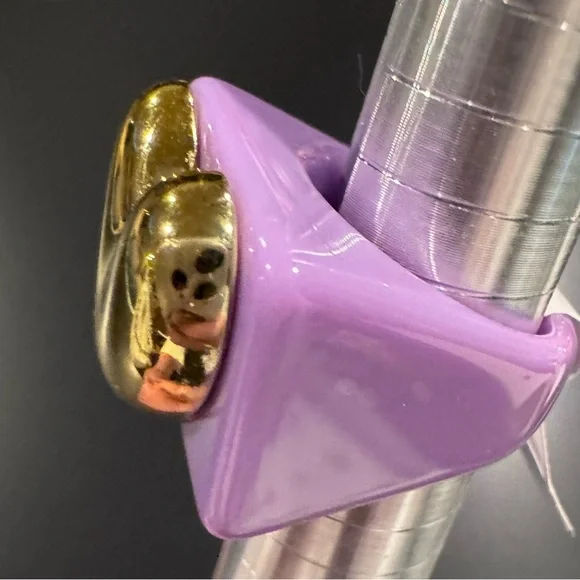 Purple Resin Heart Ring w/ Gold Tone Heart – Size 6 Statement Ring - Picture 8 of 16